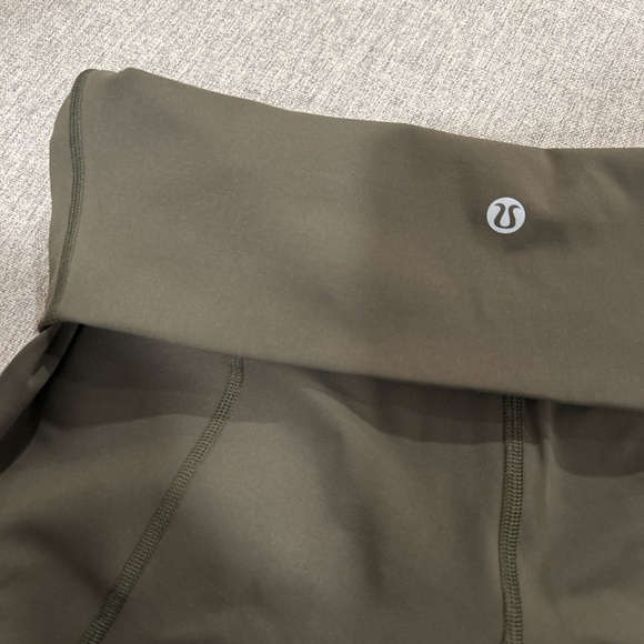 Lululemon Wunder Under High-Rise Crop 23" Scallop Full-On Luxtreme Dark Olive - Picture 6 of 6
